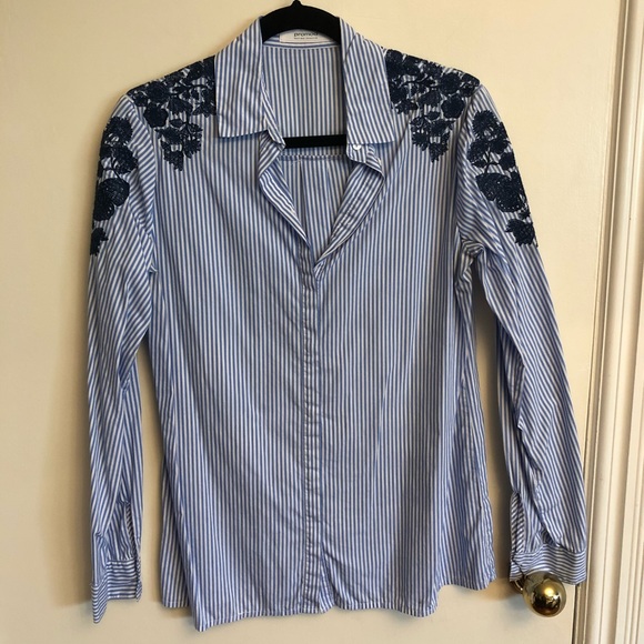 Blue pinstripe blouse with flower details - Picture 1 of 2